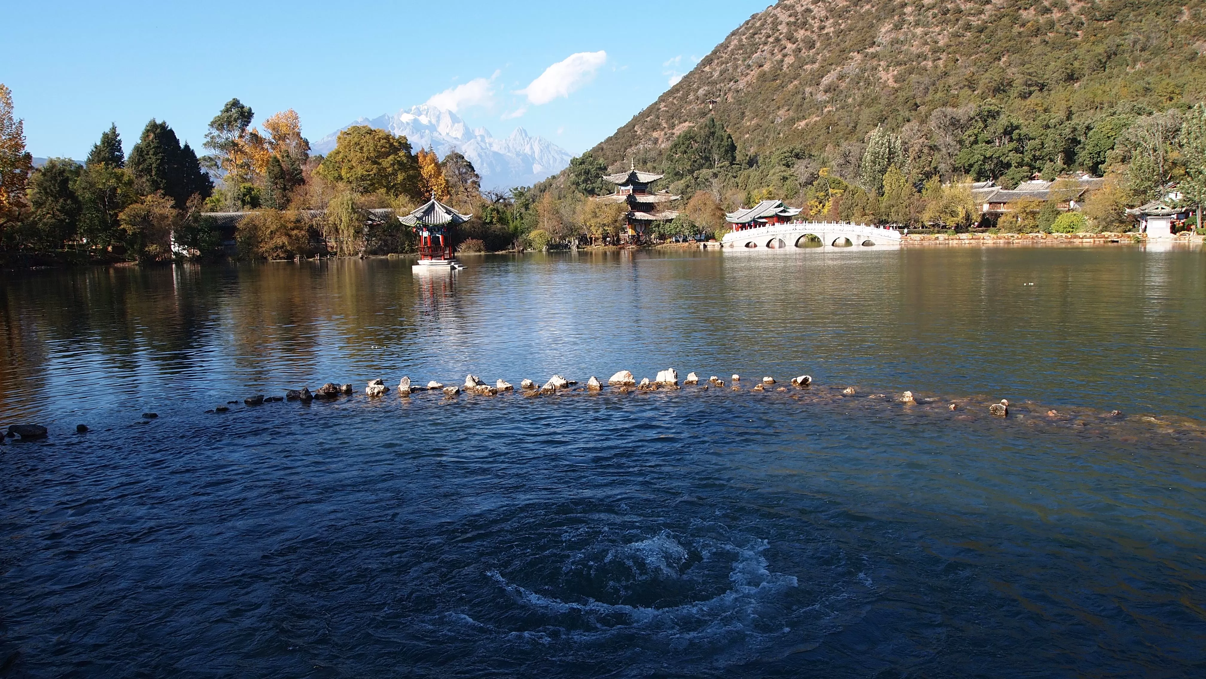 丽江旅游攻略必玩的景点(丽江旅游攻略必玩的景点有哪些)