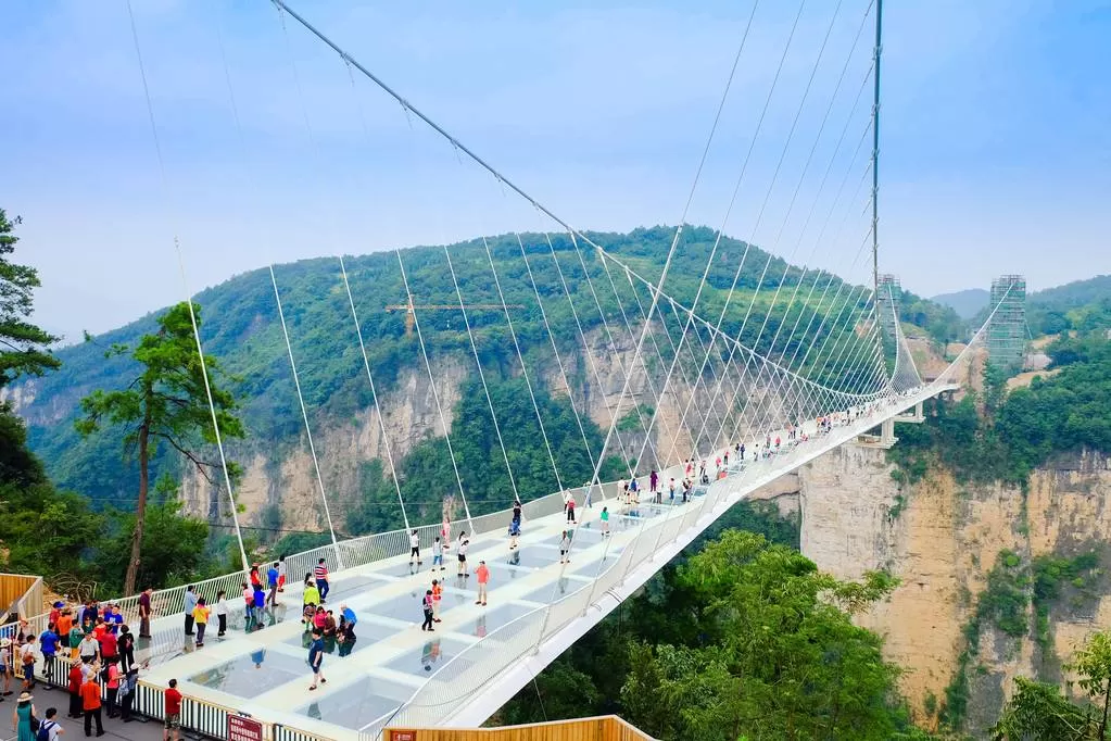 张家界景区天门山玻璃栈道(张家界天门山玻璃栈道门票价格多少钱)