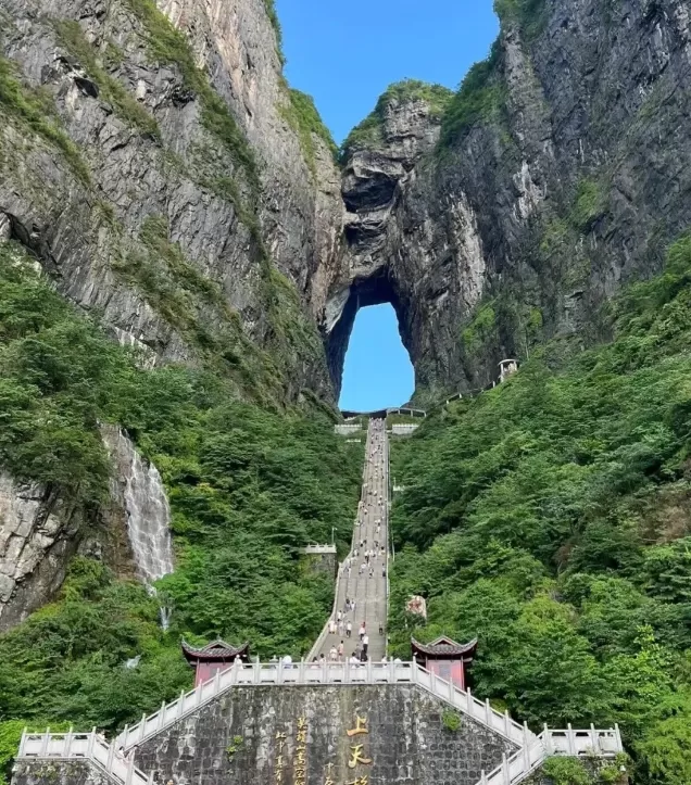 张家界天门山景点视频(张家界天门山景点视频西线)