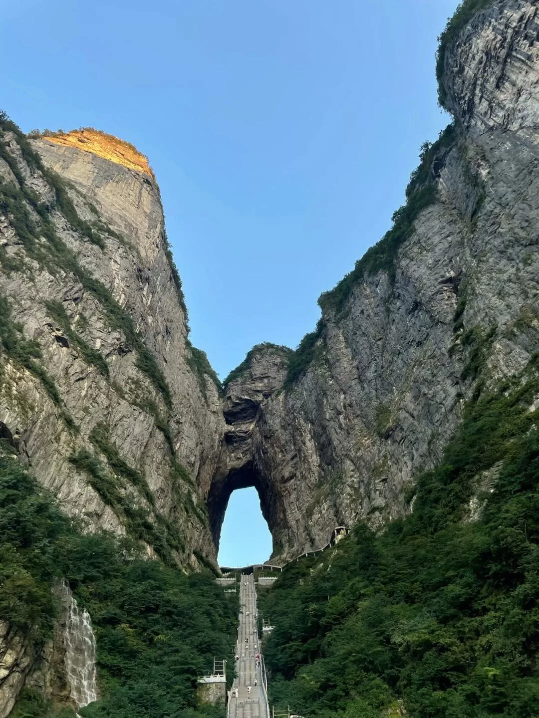 天门山半日游(天门山半日游攻略)