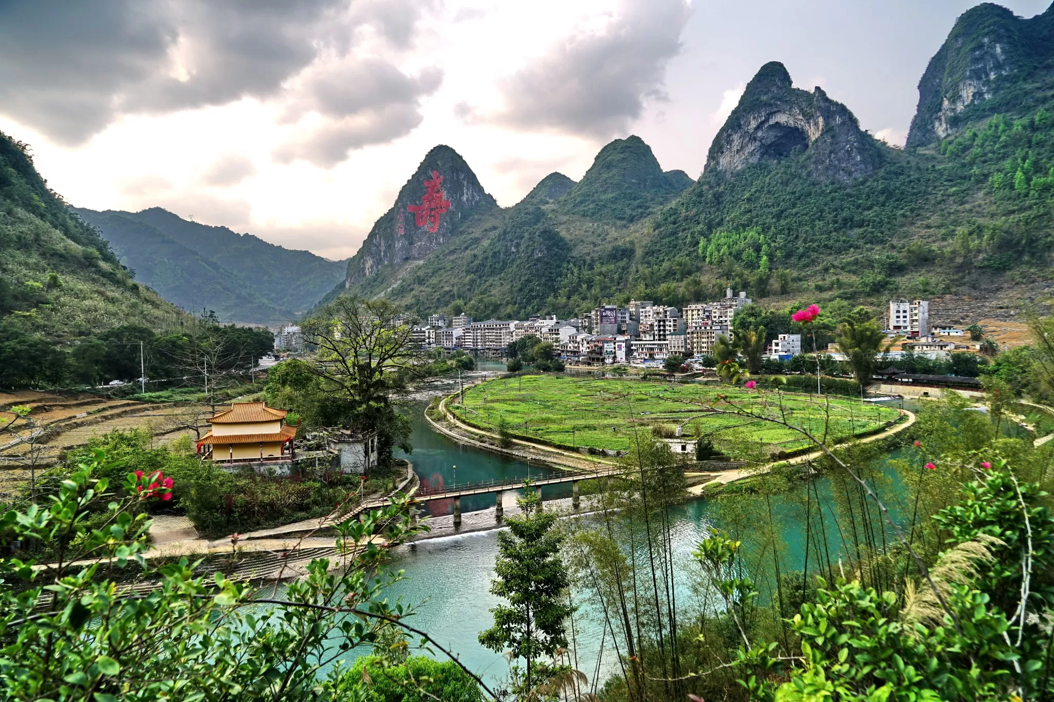 广西云南交界旅游景点(广西云南交界处叫什么收费站)