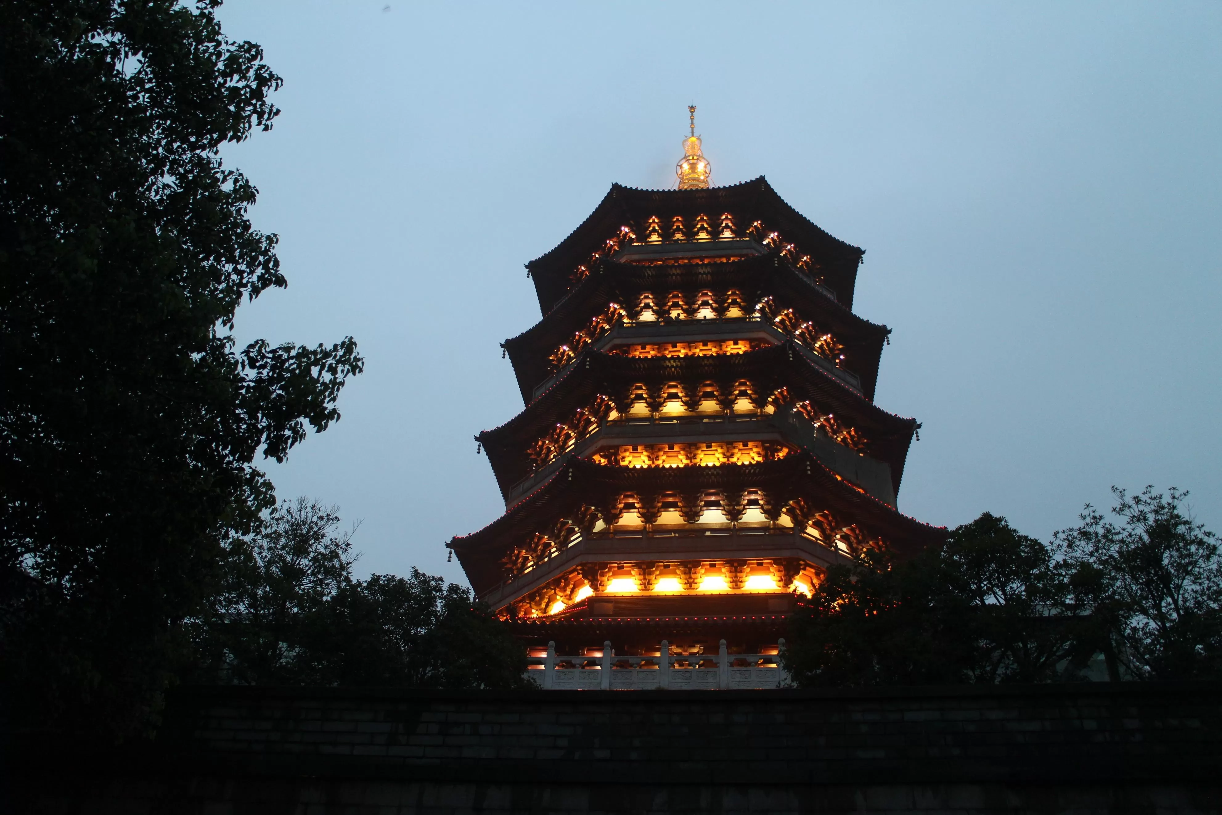 杭州附近旅游景点(杭州附近旅游景点排行 一日游)