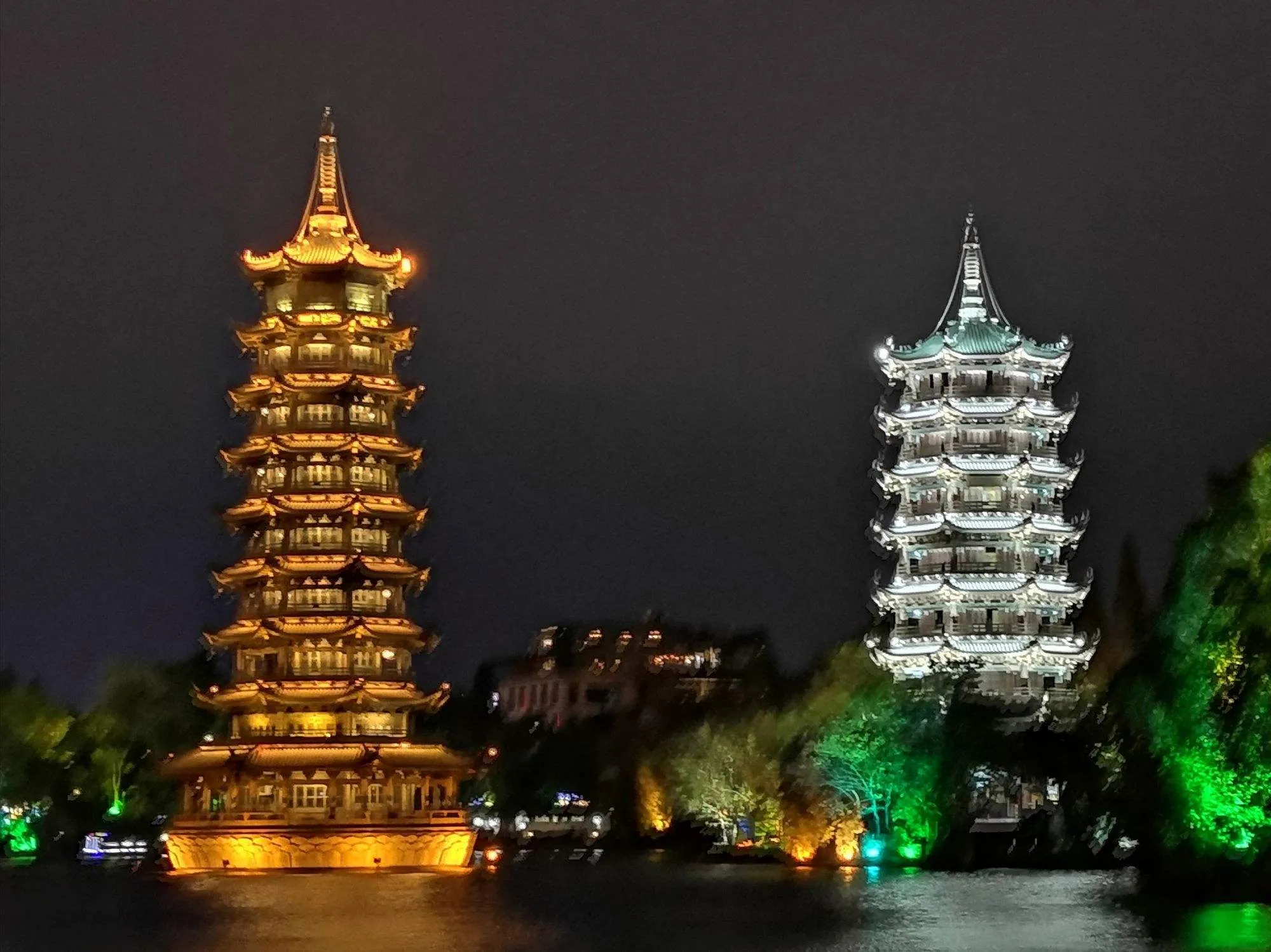 桂林市区旅游必去十大景点(桂林市区旅游必去十大景点推荐)