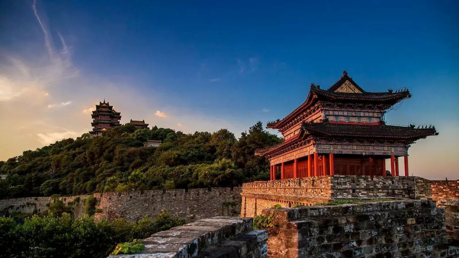 南京适合旅游的地方(南京适合旅游的地方有哪些)