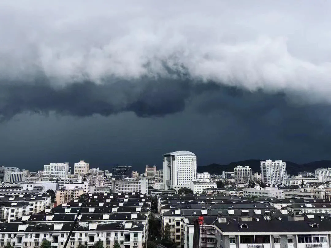 杭州下雨天去哪玩合适(杭州下雨天适合游玩什么地方)