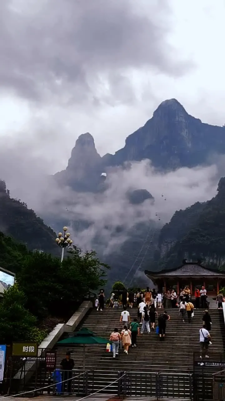 张家界天门山风景点(张家界天门山自然风景区)