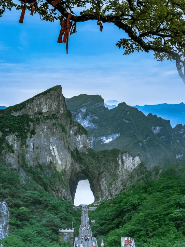 湖南张家界天门山景区旅游(湖南张家界天门山门票多少钱)