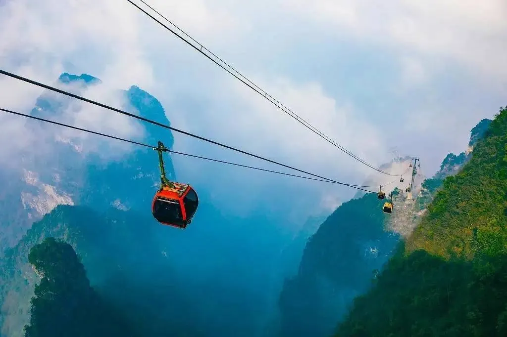 湖南张家界天门山景区旅游(湖南张家界天门山门票多少钱)