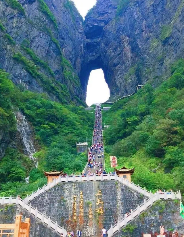 张家界天门山景区哪年开放的(湖南张家界天门山景区开放了吗)