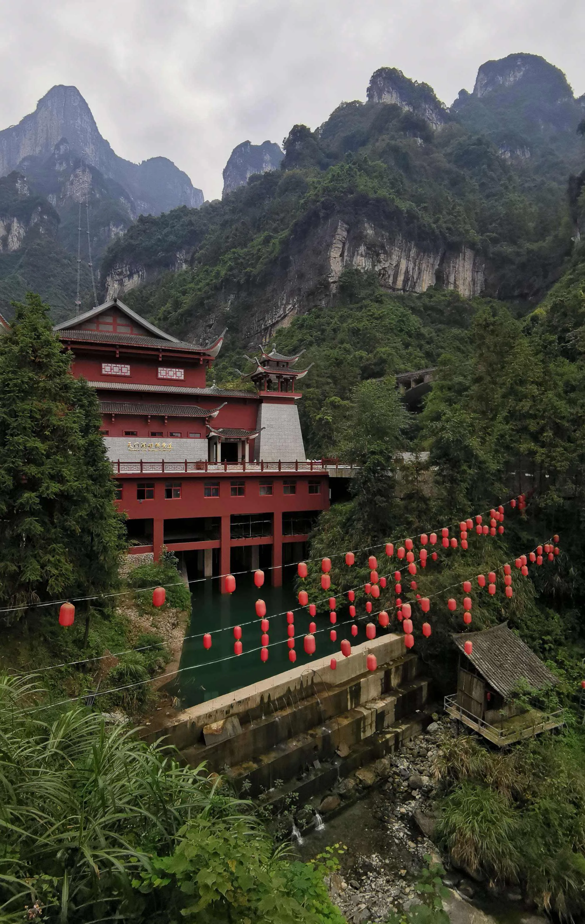 张家界天门山游游(张家界天门山旅游攻略安排)