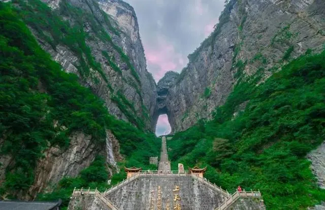 张家界天门山附近游玩景点(张家界天门山旅游攻略自由行三天)