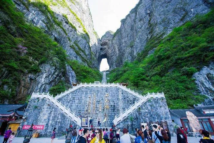 张家界游玩天门山(张家界旅游天门山门票多少钱一人)