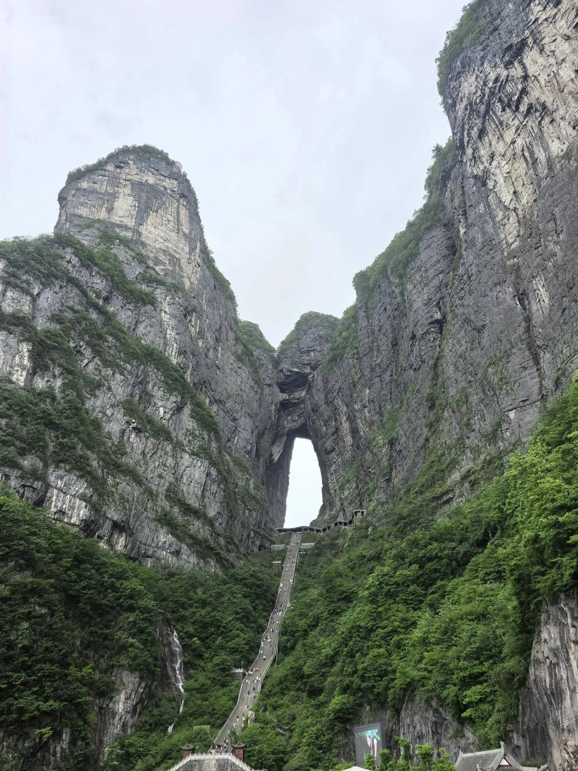 老年人适合到张家界旅游吗(老年人适合到张家界旅游吗知乎)