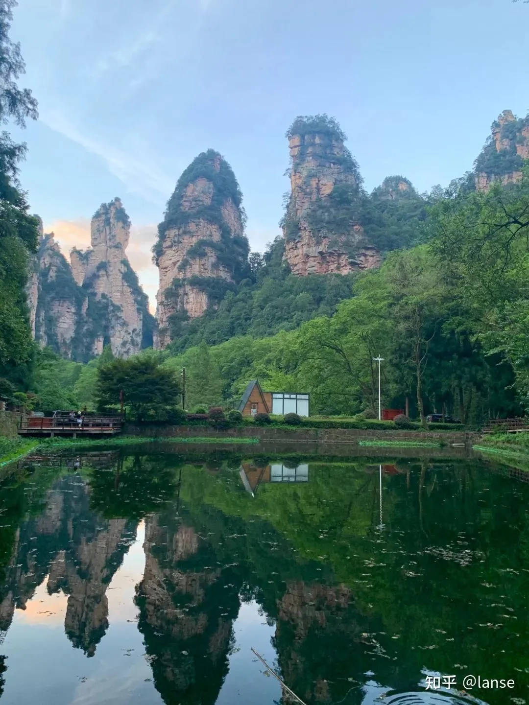 张家界哪些地方值得游玩(张家界哪些地方值得游玩的)