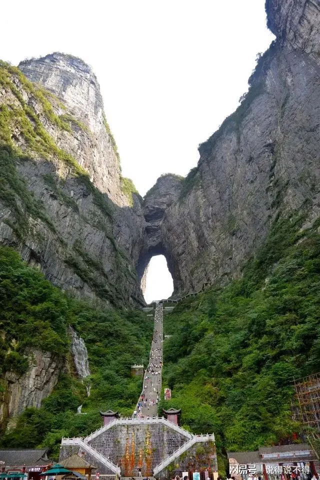 张家界天门山景区旅游辛苦吗(张家界天门山景区旅游辛苦吗多少钱)