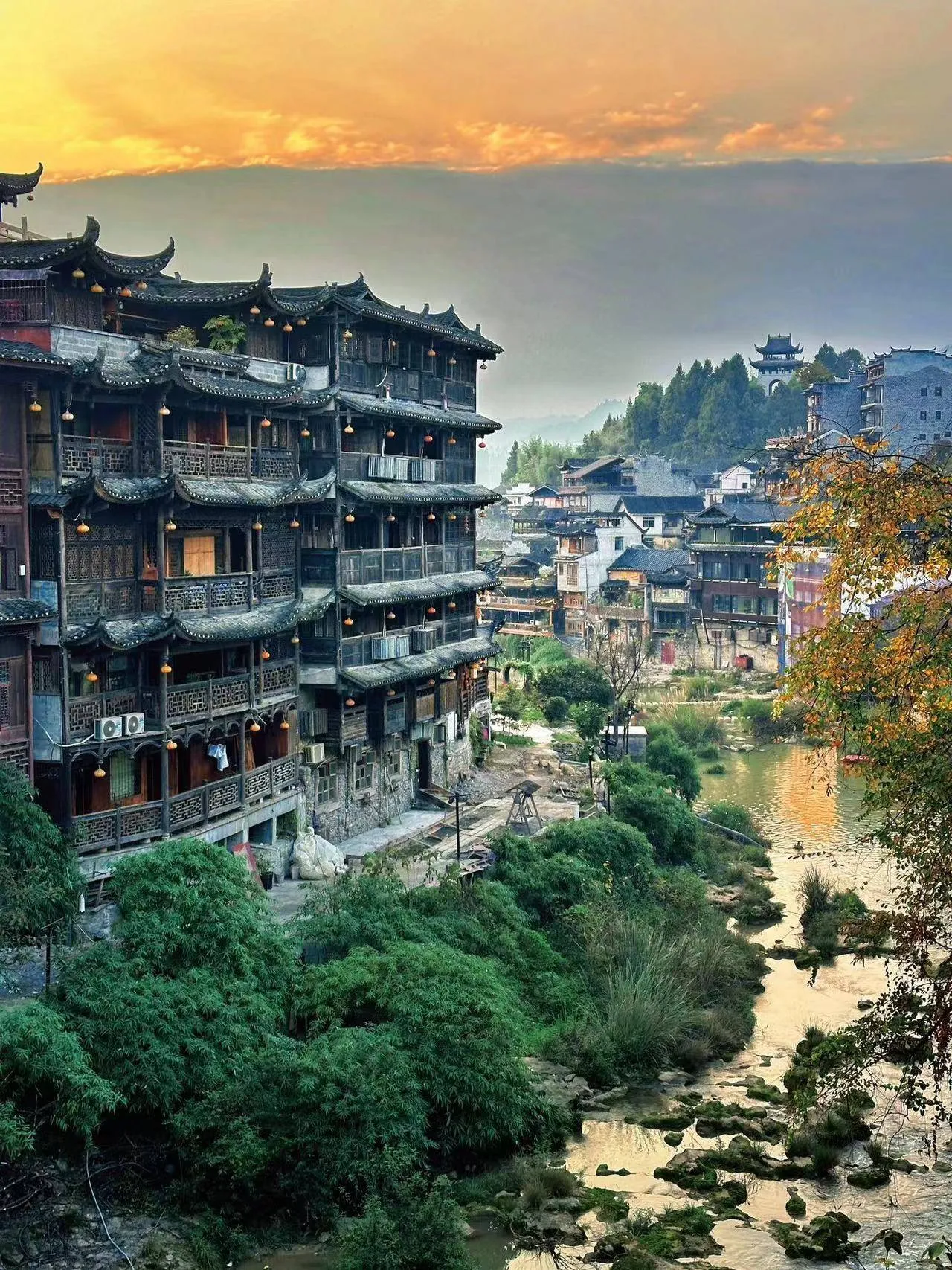 长沙到张家界凤凰古镇旅游攻略(长沙出发到张家界凤凰古城芙蓉镇旅游攻略)