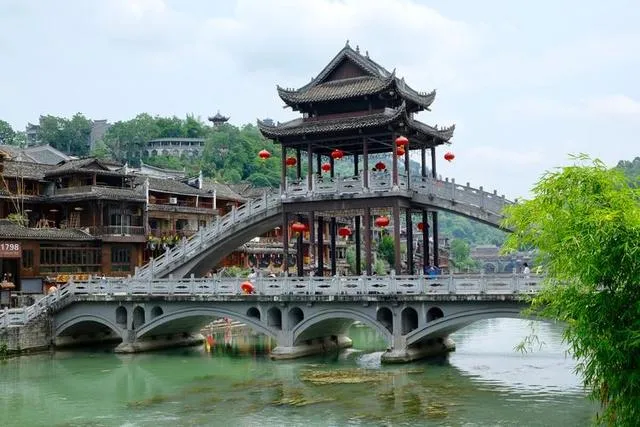 张家界必玩的三个景区(张家界必玩的三个景区有哪些)