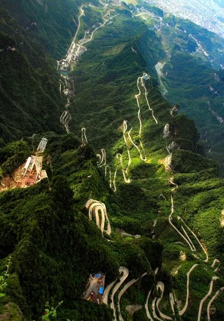 张家界天门山九十九拐(湖南张家界天门山九十九弯)