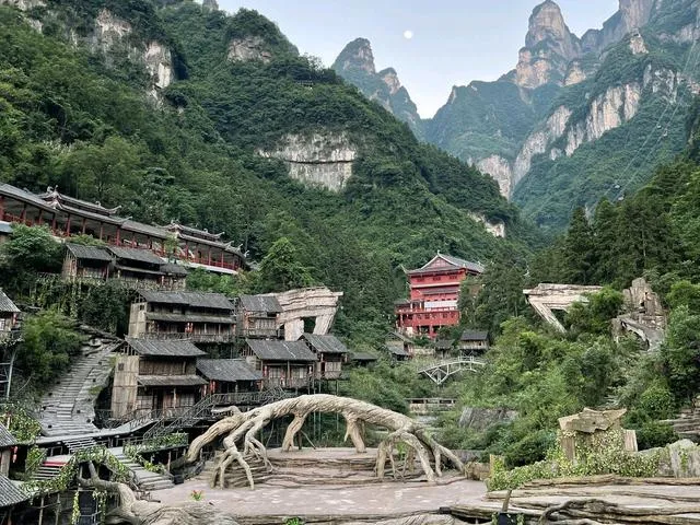 张家界旅游天门山寺(张家界市天门山门票价格)