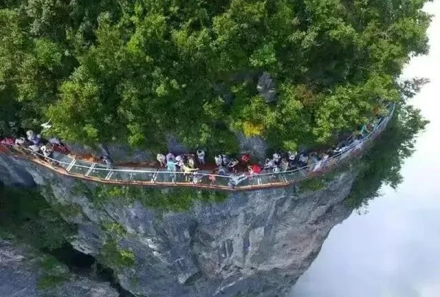 张家界天门山和湖北天门山(张家界天门山和湖北天门山是一个地方吗)