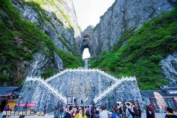 张家界天门山下雨天能玩吗(张家界天门山下雨天能玩吗现在)