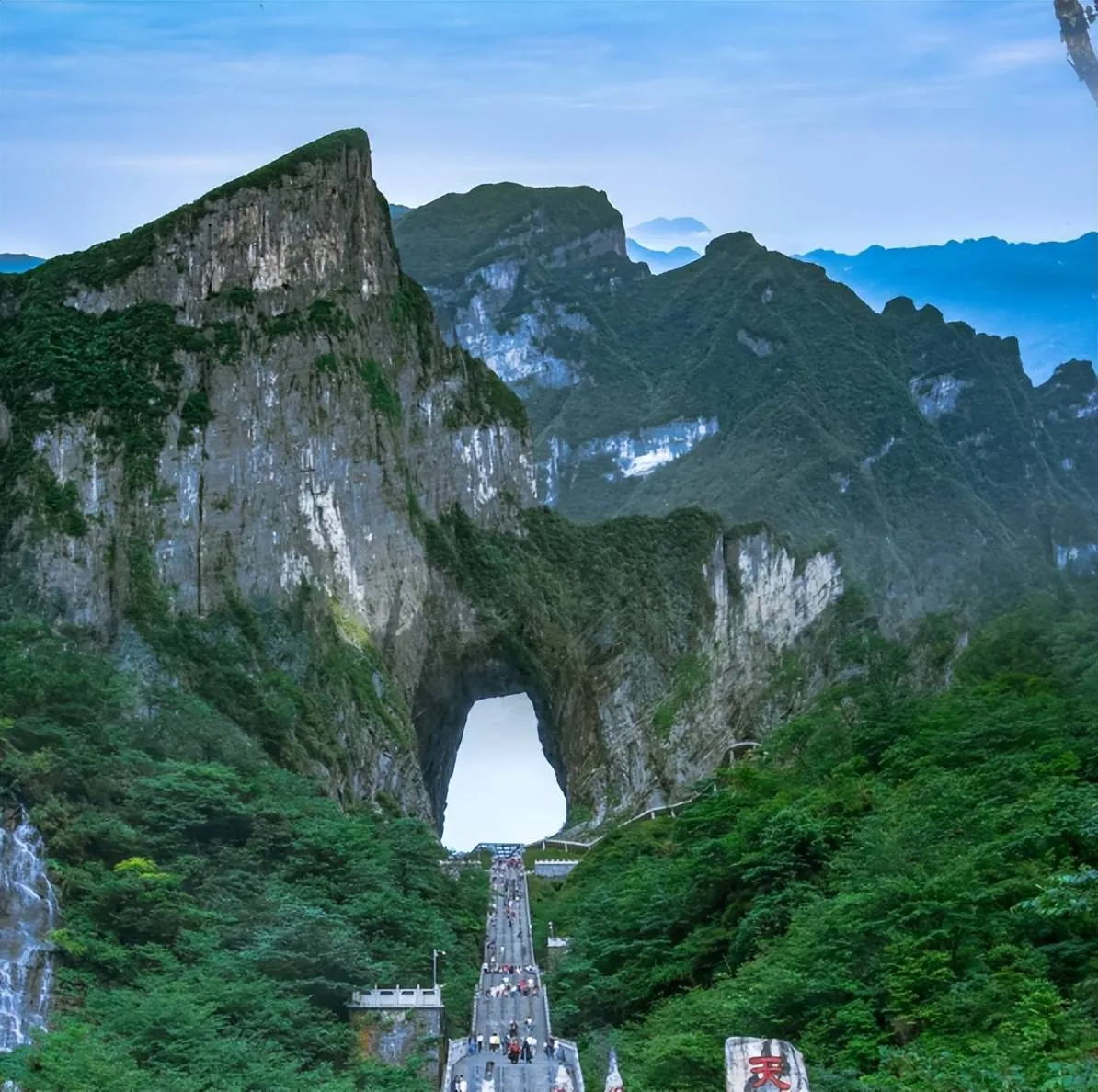 张家界火车站到天门山的距离(从张家界火车站到天门山景区的路程是多少)