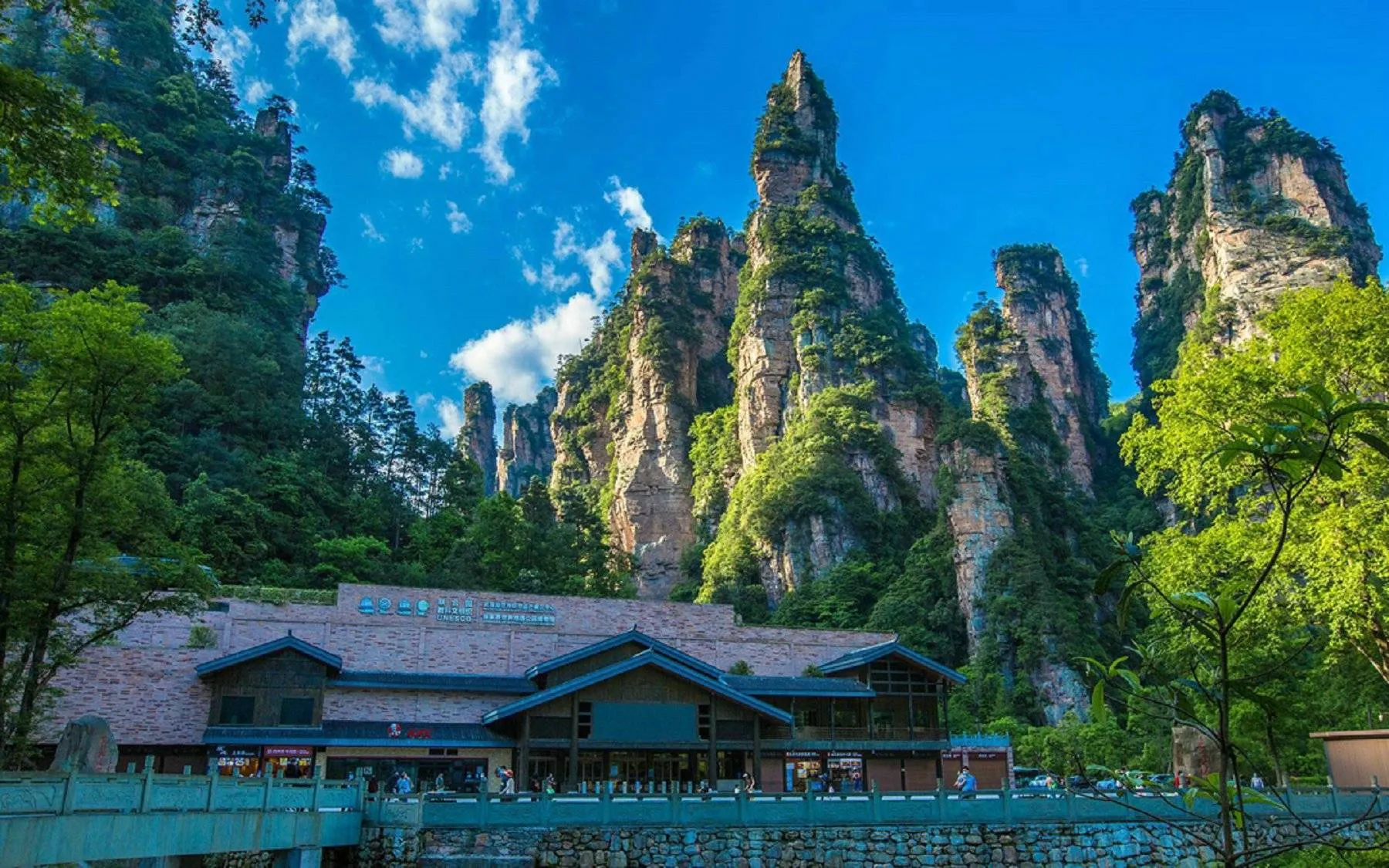 凤凰古城张家界攻略旅游攻略自由行(张家界凤凰古城旅游,行程路线要怎样安排?)