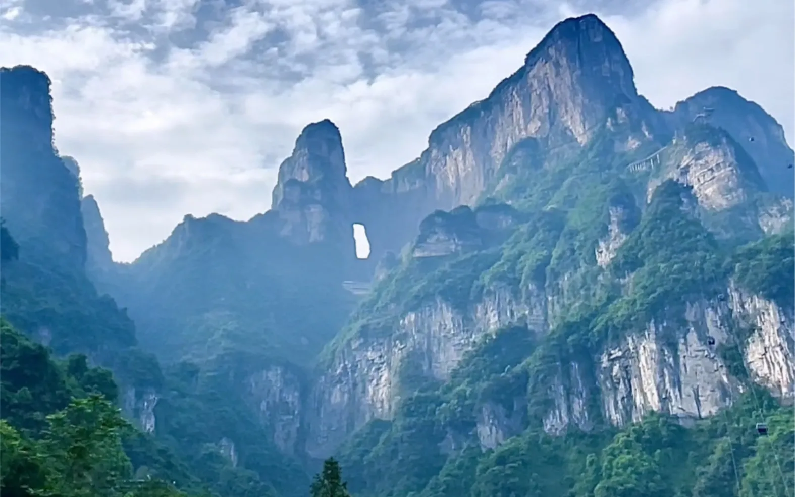湖南张家界天门山旅游景点(湖南张家界天门山门票多少钱)