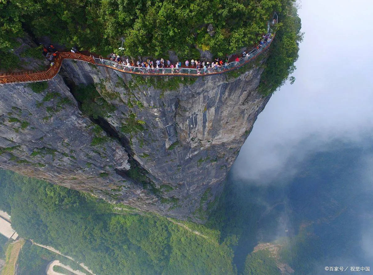 张家界天门山旅游玻璃栈道(张家界天门山玻璃栈道门票价格多少钱)