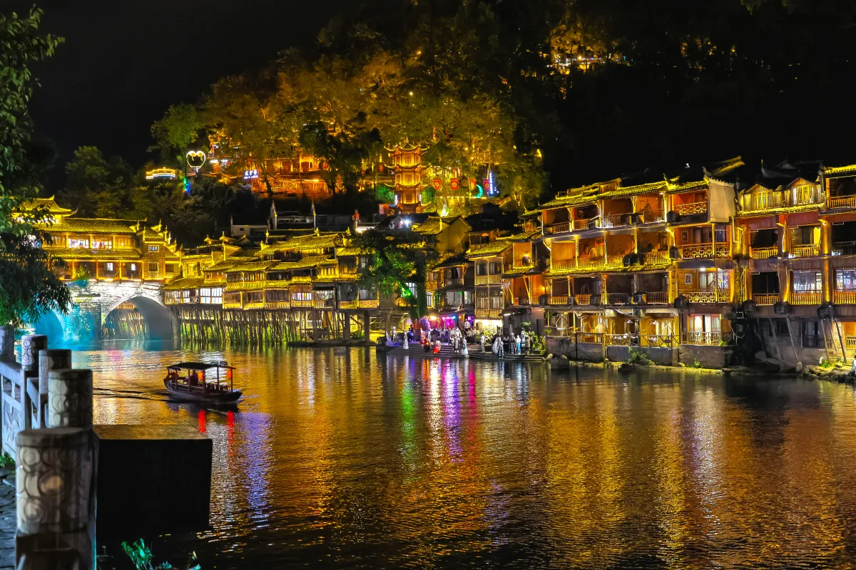 湖南旅游攻略长沙张家界凤凰古城(湖南长沙,张家界,凤凰古城旅游最佳线路)