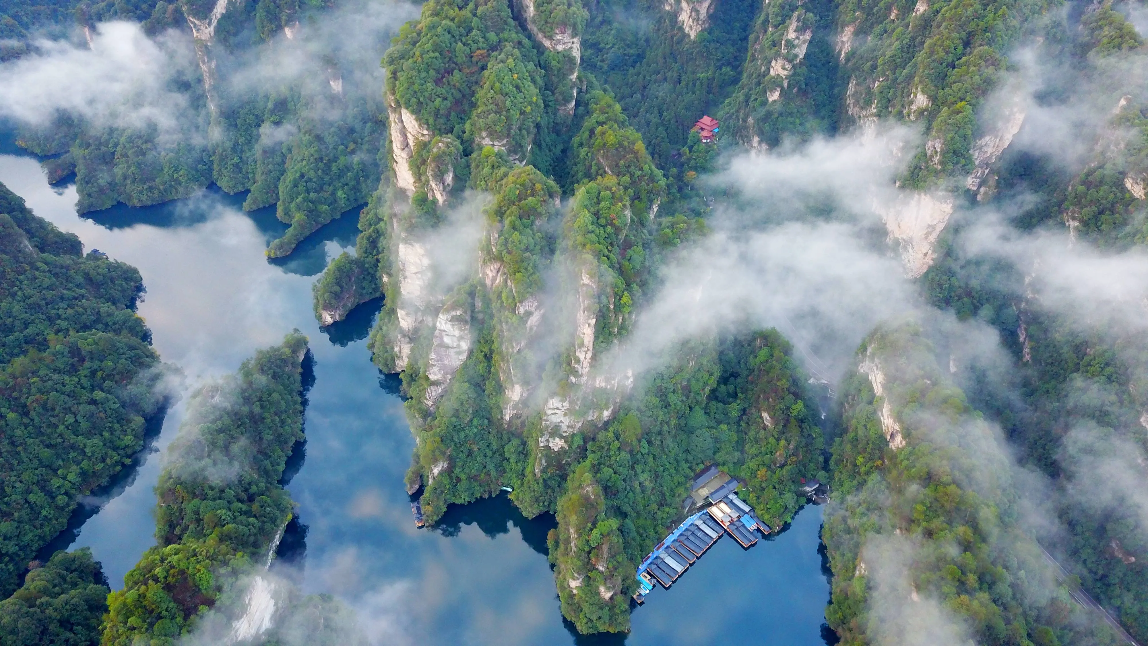 航拍张家界天门山(张家界天门山具体位置)