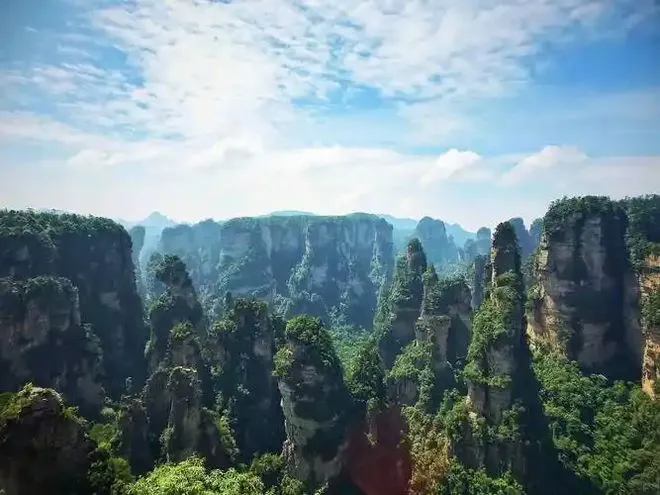 张家界天门山,天子山是同一地方吗(张家界天气15天查询天门山和天子山是一个地方吗?)