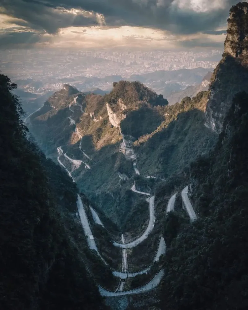 航拍张家界天门山(张家界天门山具体位置)