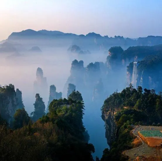去张家界旅游必去的地方有哪些(去张家界旅游必去的地方有哪些景点)