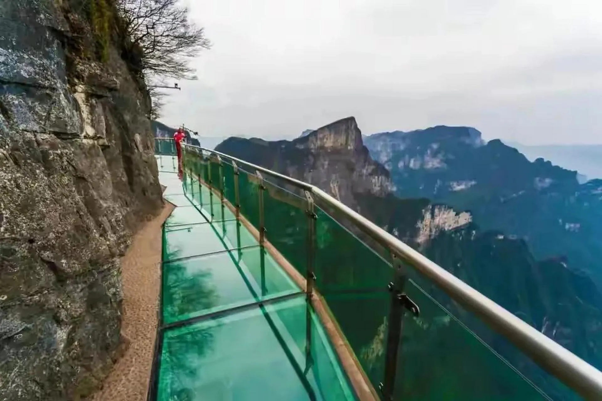 张家界天门山玩几天(张家界天门山游玩需要多少时间)