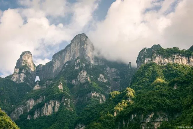 张家界天门山什么地貌(张家界天门山是什么地貌类型)
