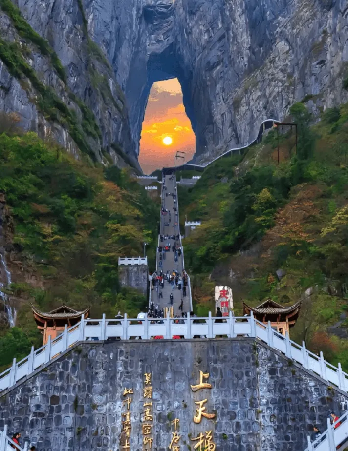 张家界天门山旅游季节(张家界天门山几点开放时间)