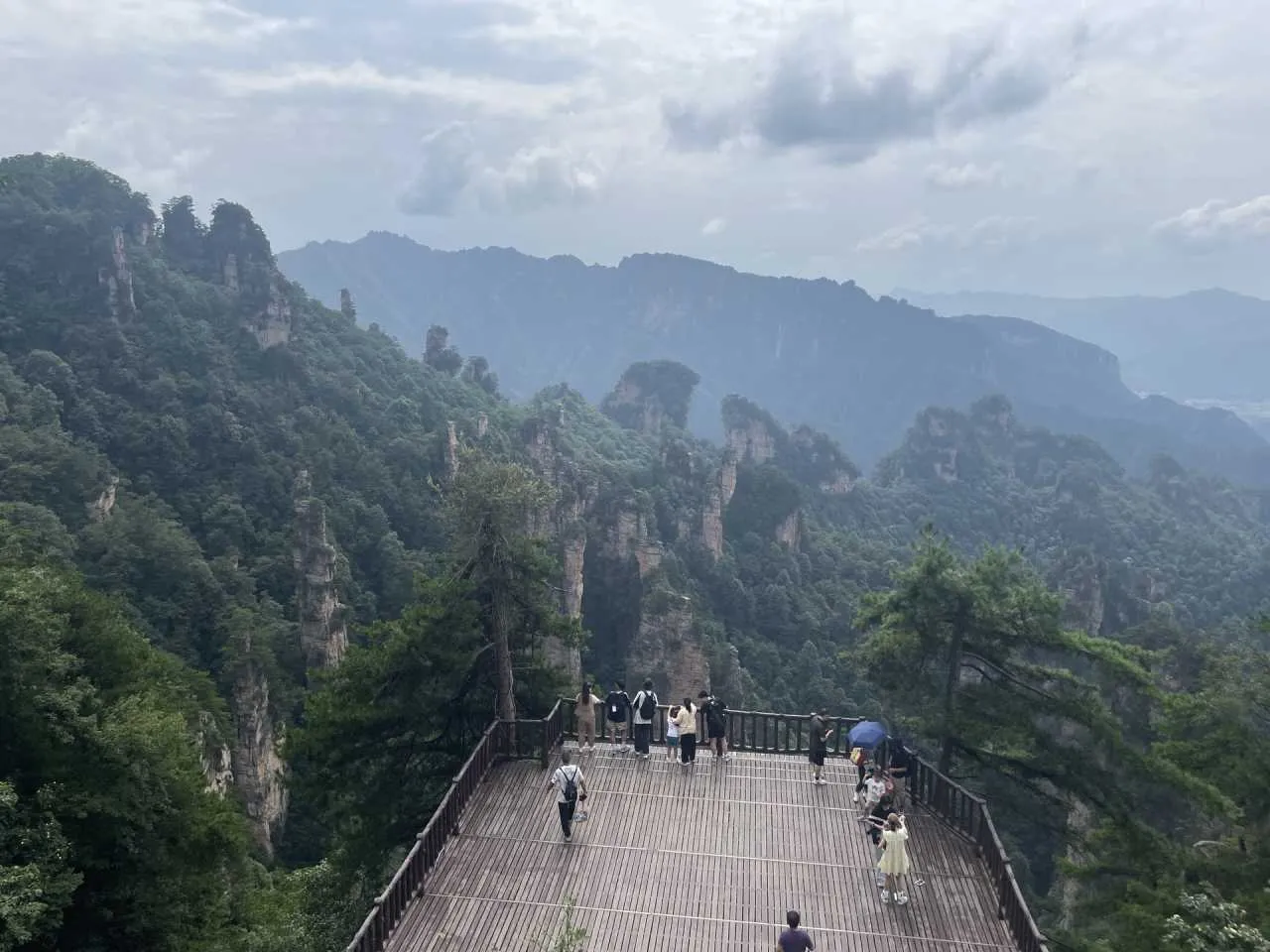 张家界天门山的景点介绍(张家界天门山景点介绍人多不多)