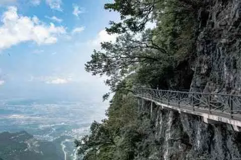 张家界旅游攻略必玩的(张家界旅游攻略必玩的景点介绍)