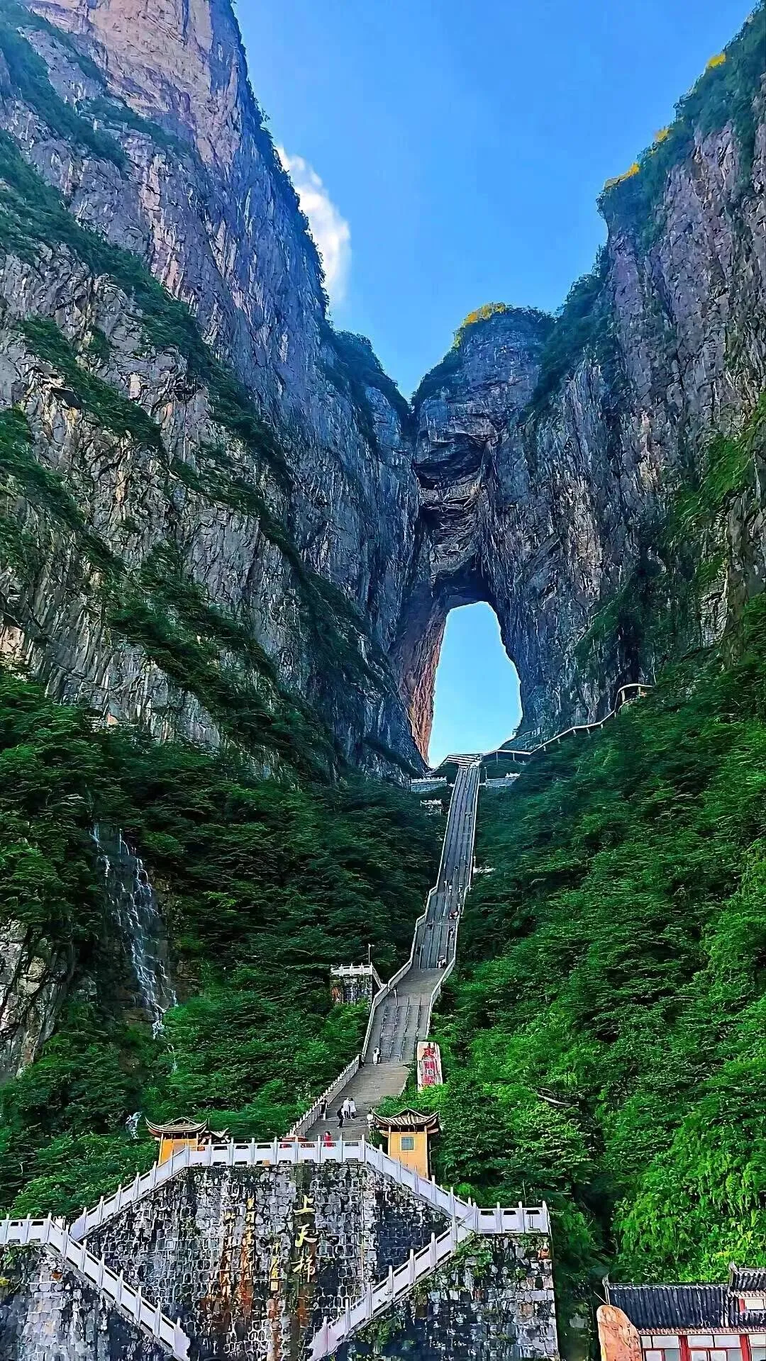 张家界天门山著名的景点(张家界天门山风景名胜区简介)