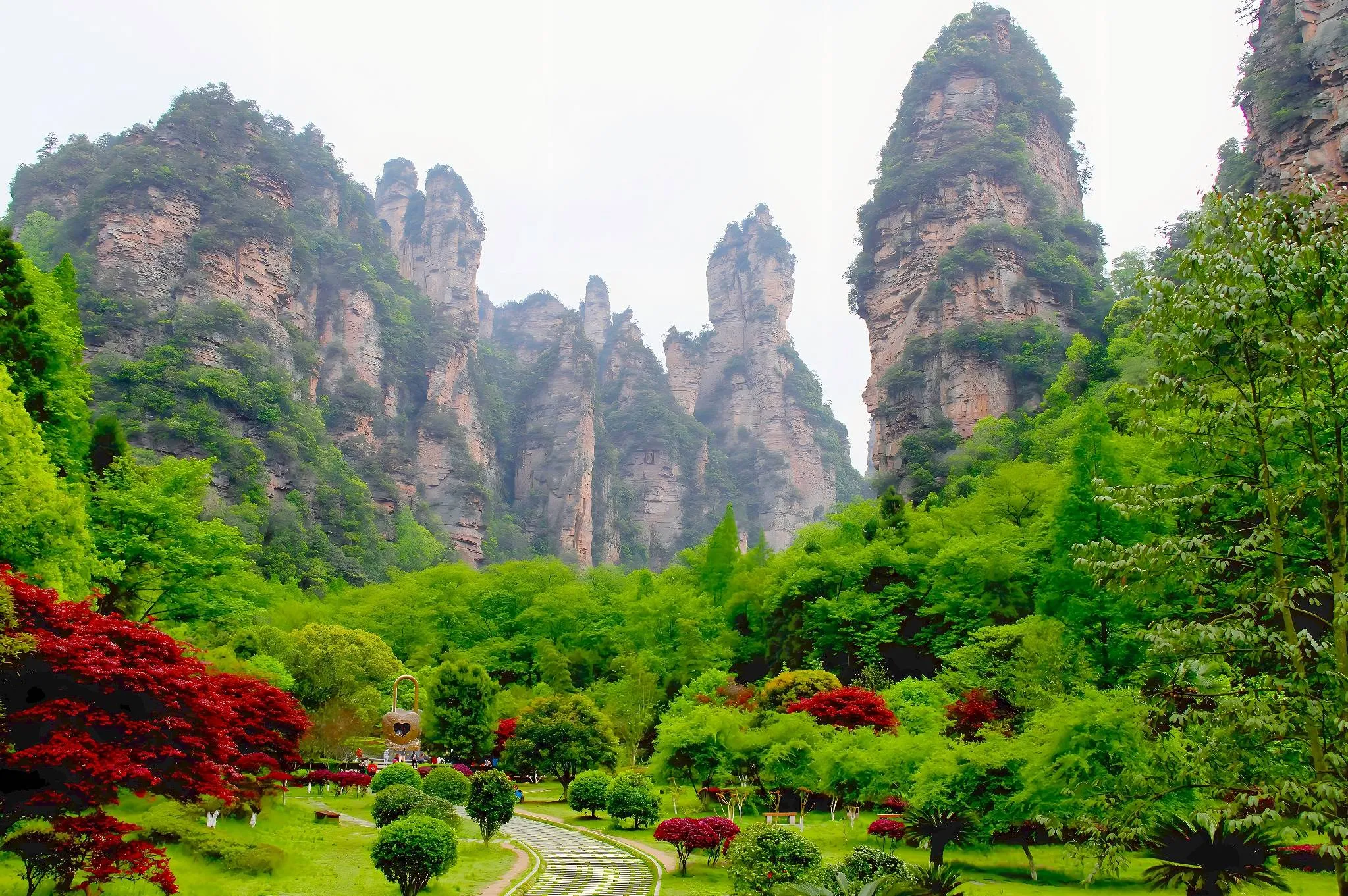 湖南张家界旅游攻略必玩的景点(湖南张家界旅游攻略必玩的景点图片)
