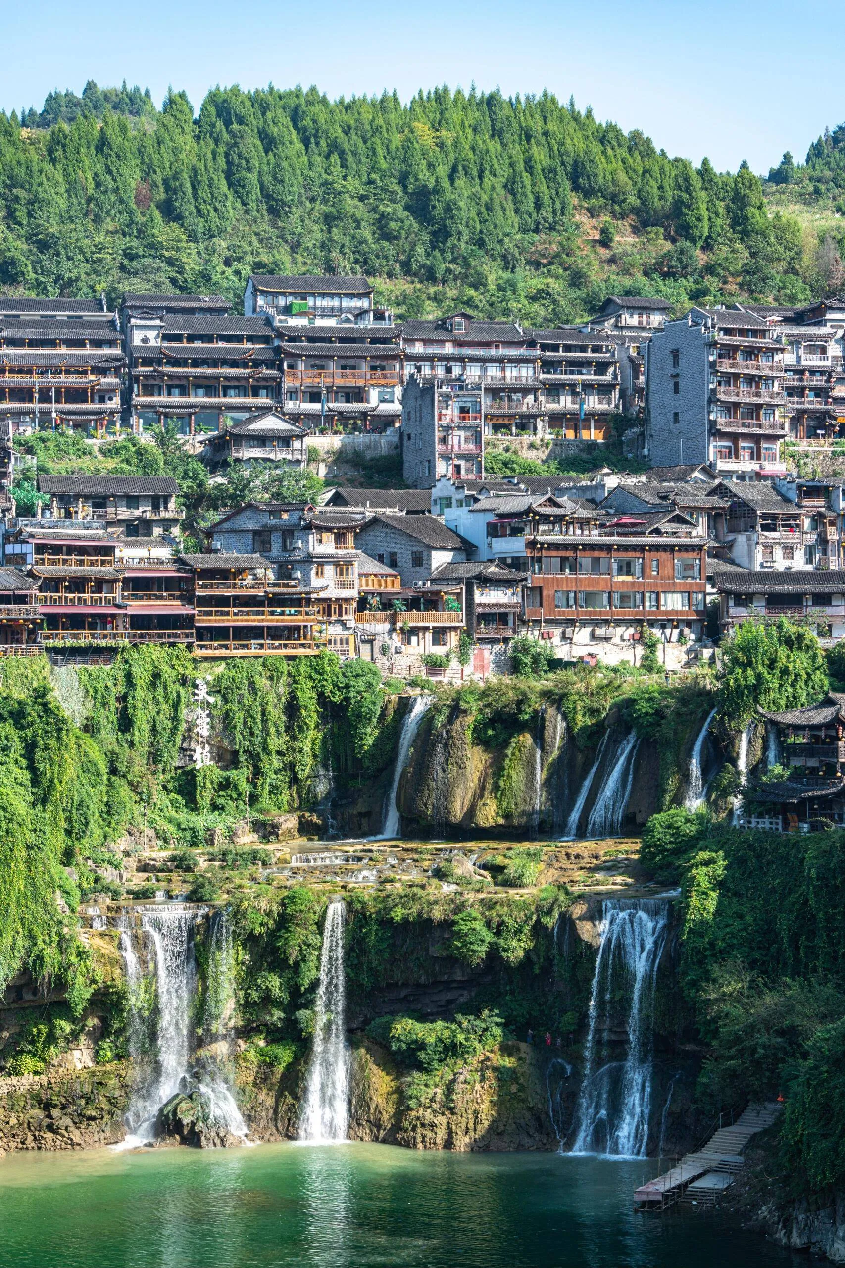 湖南张家界旅游攻略必玩的景点(湖南张家界旅游攻略必玩的景点图片)